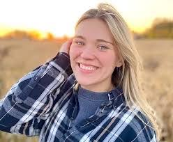 Evelyn Stokes's Instagram, Twitter & Facebook