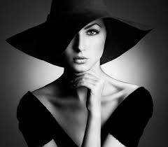 Beautiful Woman Black And White Photography Pin By Henriquezfilm On Black White Photography Portrait Photography Portrait White Photography