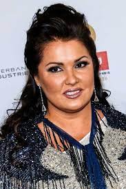 Visit www.annanetrebko.com for the latest. Anna Netrebko Mit Covid 19 In Der Klinik Klassik Badische Zeitung