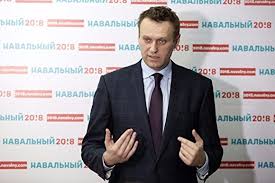 Картинки по запросу Фото с площади Екатеринбурга с Навальным