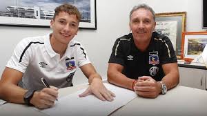 Luciano arriagada (@32_arriagada) tuvo su propia pelea en talcahuano y con una definición a tres dedos, el atacante albo ganó su primer asalto : Luciano Arriagada Firmo Su Primer Contrato Profesional Con Colo Colo