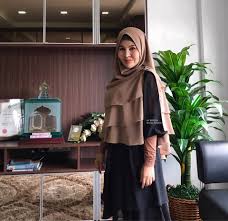 She was born in 1970s, in generation x. Kalau Takut Suami Pergi Jamu Ratu Malaya Cheras Myra Facebook
