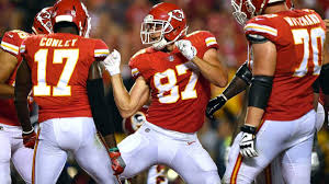 Chiefs Win Travis Kelce Busts Out Memorable Td Dance Hot Clicks Sports Illustrated Two weeks ago, when cam newton scored a rushing touchdown against the tennessee titans, he broke out a touchdown dance that set the this past weekend, kansas city chiefs tight end travis kelce scored a touchdown, ending a long scoreless drought.