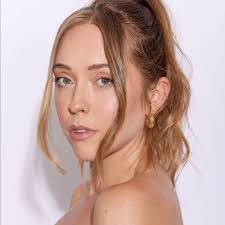 Nichole Ash's Instagram, Twitter & Facebook