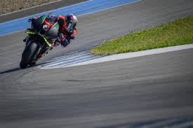 Sangat ketat banget catatan waktunya, apakah kamu bisa simak sendiri di tabel bawah ini berdasarkan hasil q1 dan q2. Must See Dovizioso Gibt Sein Aprilia Debut In Jerez Motogp