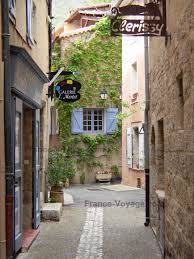 Photo Moustiers Sainte Marie Image 15080 En Haute Definition Moustiers Sainte Marie Sainte Marie Voyage En France