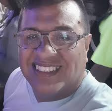 hola Mi nombre es Andre y mi esposo Robert de 73 años y 78 años nos  conocimos el 14 de agosto 1978 en su bar y desde entonces no nos hemos  separado 🐕🐕