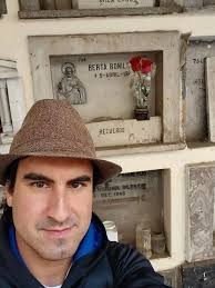 Zona de noctámbulos Me desvié de la ruta original que era juntarme en  diferentes estaciones del metro con personas que me debían entregar algunos  objetos que había comprado en el Marketplace de