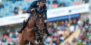 I lagtävlingen, där han tävlade tillsammans med två kinesiska ryttare, blev det en förstaplats för det svenska ekipaget. Henrik Von Eckermann In Windsor Nicht Zu Schlagen Reitsport Portal