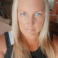 Recommendation for a beautician good with color.