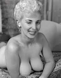 1950's MILF :: EroticaSearch.net