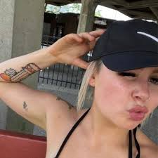 hilary bender (@hilbender)