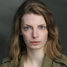 Elizabeth Louise's Instagram, Twitter & Facebook