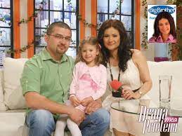 Styrda av big brothers regler och belöningar är det bara en tidsfråga innan bristningsgränsen nås. Viata Dupa Big Brother Cum Arata Astazi Concurentii Primului Reality Show Din Romania Adpm