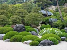 Deco De Jardin Zen Avec Mousse Et Cailloux Japanese Rock Garden Japanese Garden Japan Garden