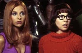 Sarah Michelle Gellar Confirms Cut Velma & Daphne Kiss From 'Scooby-Doo'