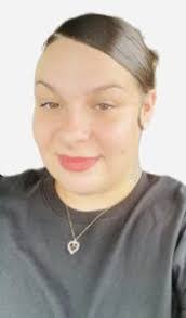 Ashley Lowe's Instagram, Twitter & Facebook