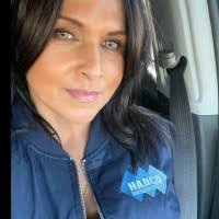 Laura Kinne's Instagram, Twitter & Facebook