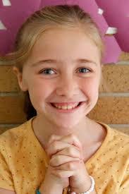 Bella Howe's Instagram, Twitter & Facebook