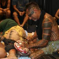 The Resurrection Of Uhi Traditional Hawaiian Tattoo Art The Maui Independent