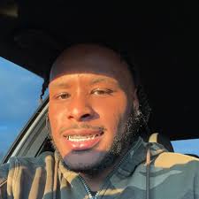 Caleb Hearn shares his new single "PLAY IT SAFE"