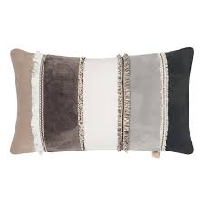 Housse De Coussin A Franges 30x50 Sur Maisons Du Monde Piochez Parmi Nos Meubles Et Objets Deco Et Faites Le Plein D Inspir Housse De Coussin Coussin Housses