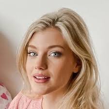 Sydney Hoffman's Instagram, Twitter & Facebook