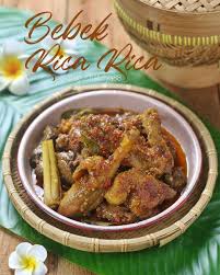 Jika moms menyukai masakan pedas, maka resep yang satu ini sangat cocok untuk dicoba di rumah. 12 Resep Masakan Bebek Ala Restoran Mewah Dan Menggugah Selera