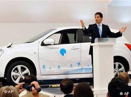 Better place showcased its battery switch platform today using a modified nissan electric crossover suv to demonstrate how to switch a depleted battery for a fully charged one. Goodbye Gas Station Hello Battery Charger Business Economy And Finance News From A German Perspective Dw 16 09 2009