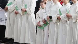 Fronleichnam ist einer der wenigen verbliebenen katholischen feiertage, die auch außerhalb der. Fronleichnam Bedeutung Kurz Erklart Wichtiger Katholischer Feiertag Welt