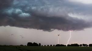 Teilweise wurden ganze straßen überflutet. Unwetter Warnung Vor Schweren Gewittern Mit Hagel Und Starkregen Nordkurier De