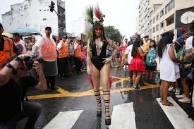 Alessandra negrini, rainha do bloco acadêmicos do baixo augusta, vestida de 'noiva sexy'.reprodução musa de carnaval se elege de véspera. Alessandra Negrini Se Fantasia De India Para O Carnaval E Gera Polemica Portal Roma News