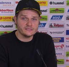 Trainer edin terzic von borussia dortmund hofft für das «richtungweisende» spiel gegen eintracht «das sieht bis dato gut aus», sagte terzic am donnerstag: Borussia Dortmund Gemeinsames Weihnachtssingen Im Stadion Video Welt