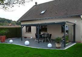 Un Auvent De Terrasse Vous Aidera A Profiter De Votre Terrasse Tout Au Long De L Annee Et Pas Seulement Quand Il Fait Chau Auvent Terrasse Maison Terrasse Bois