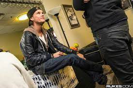 Pin By Rogerina Is Drugged On Foreveravicii Avicii Tim Bergling Two Best Friends