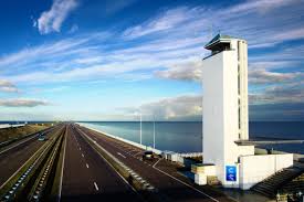 Praktische informatie over de belangrijkste bezienswaardigheden, reistips, accommodatie en meer. Afsluitdijk Wikiwand