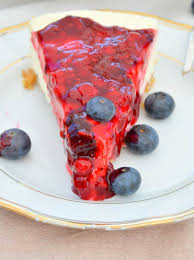 Once the cheesecake has set, garnish with sliced strawberries. No Bake Cheesecake Mit Beerentopping Laktosefrei Ich Muss Backen
