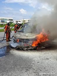 Kebakaran Melibatkan Sebuah Kereta Di Persimpangan Lampu Isyarat Bintulu Portal Rasmi
