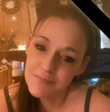 Why do side chicks know how to treat men better than his actual girlfriend  🤔