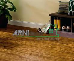 Saat dibuat, lantai ini diproses melalui suhu yang tinggi dan dipadatkan dengan kekuatan yang besar. Perbandingan Vinyl Dan Keramik Yang Harus Anda Ketahui