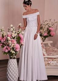 Non mancano neanche gli abiti da sposa in mikado di seta, tessuto. Abiti Da Sposa Ravenna Abito Da Sposa Semplice Per Matrimonio Civile Realizzato In Pizzo E Chiffon Collezione 2021 Sposamore