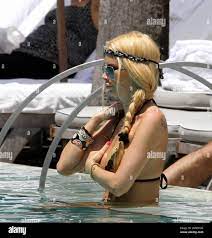 Mirrored sunglasses hi-res stock photography and images - Page 15 - Alamy
