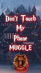 Don T Touch My Phone Muggle Iphone Icin Gryffindor Ekran Resmi Harry Potter Harry Potter Wallpaper Phone Harry Potter Iphone Wallpaper Harry Potter Wallpaper