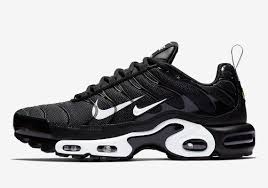 Nike Air Max Plus Black White 815994 004 Release Sneakernews Com Nike Air Max Plus Nike Air Max Nike