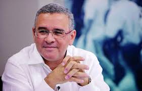 Ordenan arresto de expresidente Funes