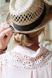 Having Short Hair Makes Me Want To Try Hats Now That I Don T Have The Poufy Bush Popping Out The Bottom Fashion Style How To Wear