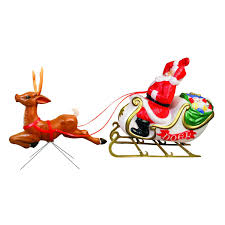 The technique became popular in the 1930s. The Best Lighted Blow Mold Christmas Decorations