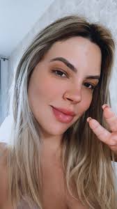 LORENINHA ALMEIDA on X: Bora vencer mais um diazinho 💖  t.corJtAxgRjgC  X