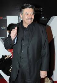 Posteriormente aparece arath en su papel de dr. Jorge Ortiz De Pinedo No Ha Podido Ver A Jose Jose