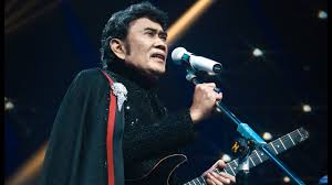 Dalam dunia musik tanah air, khususnya musik beranda selebriti artis biografi rhoma irama, kisah perjalanan sang raja dangdut indonesia. Profil Raja Dangdut Rhoma Irama Dari Pemusik Hingga Terjun Politik Era Id
